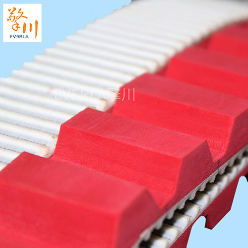 表面加紅膠開槽<a href='http://www.rongnl.com/' target='_blank'><u>PU同步帶</u></a>細節(jié)圖